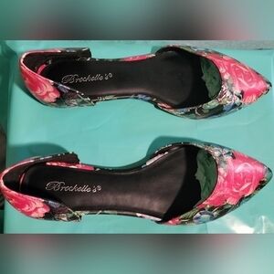 Women Breckelles Multi Color Pointy Toe Flat Shoe